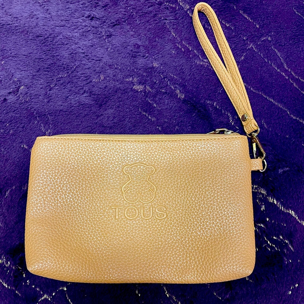 Tan colored handbag